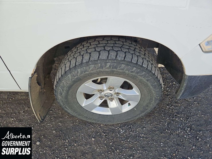 2014-dodge-1500-image-12