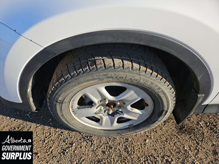 2015-toyota-rav4-le-image-9