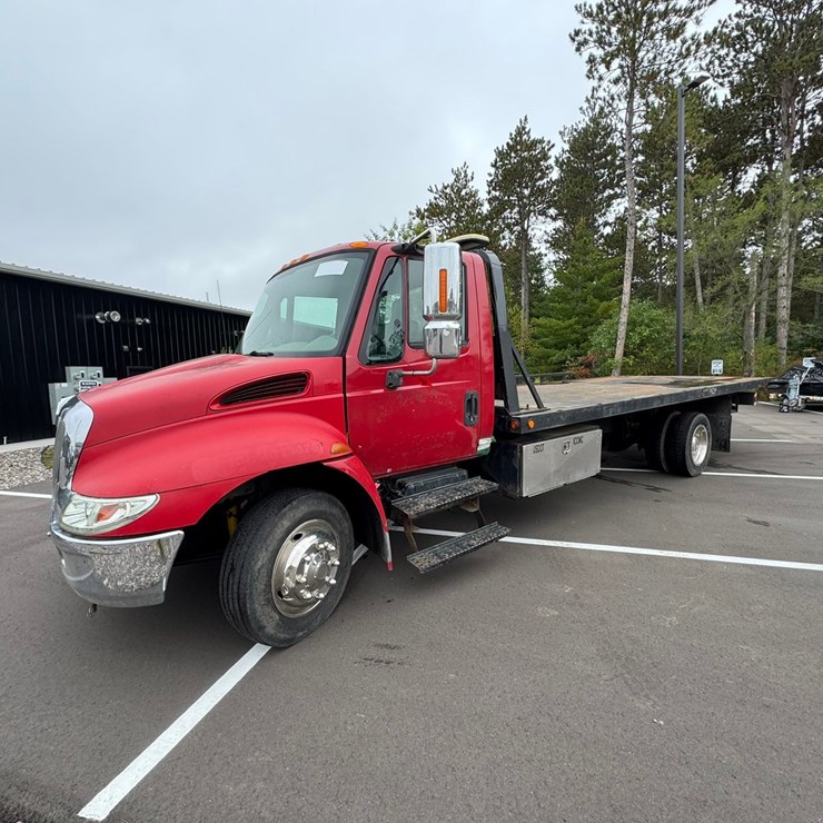2007 INTERNATIONAL 4300 SBA