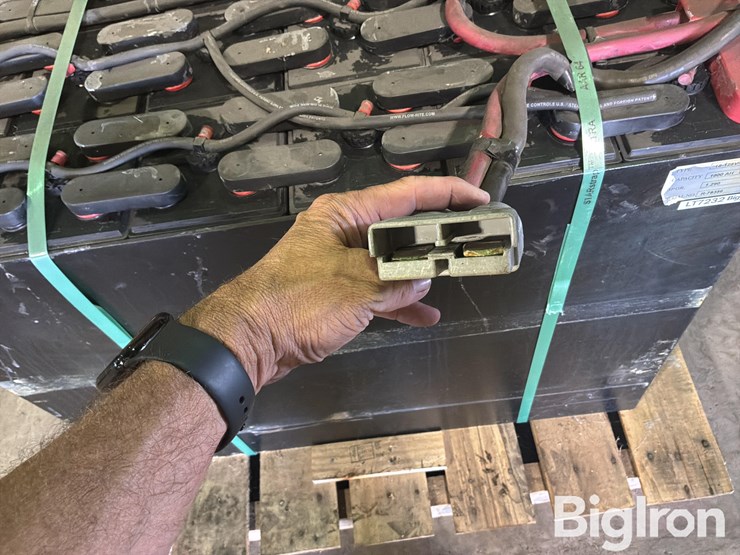 v-line-value-18-125v-17-forklift-battery-image-9