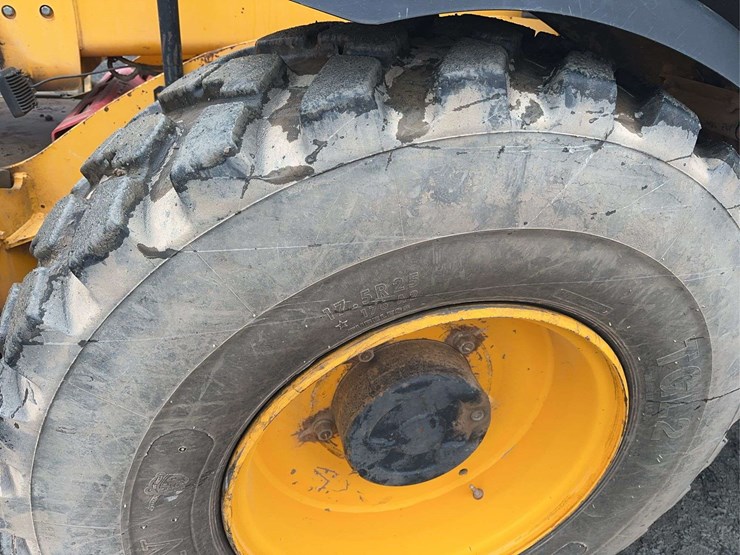 jcb-550-170-image-9