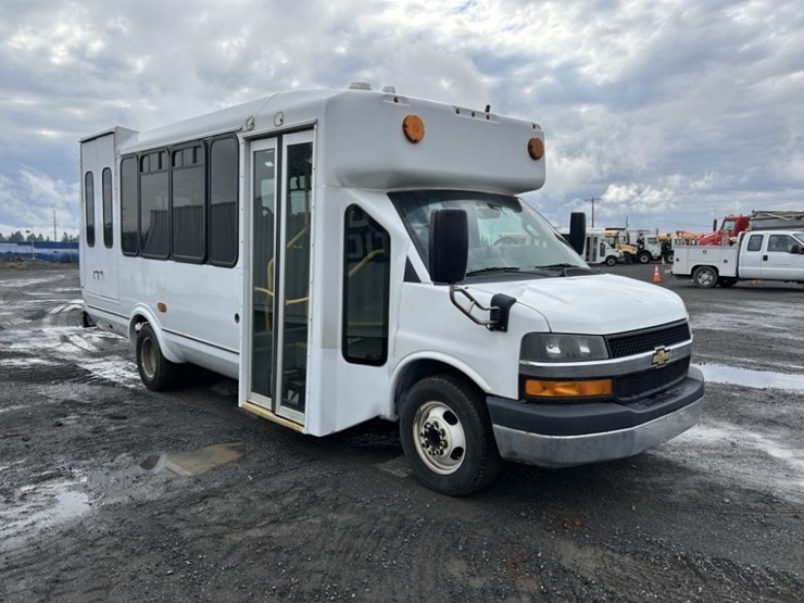 2016-chevrolet-express-paratransit-bus-image-7