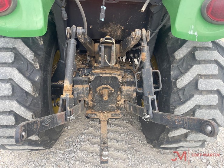 john-deere-3320-image-24