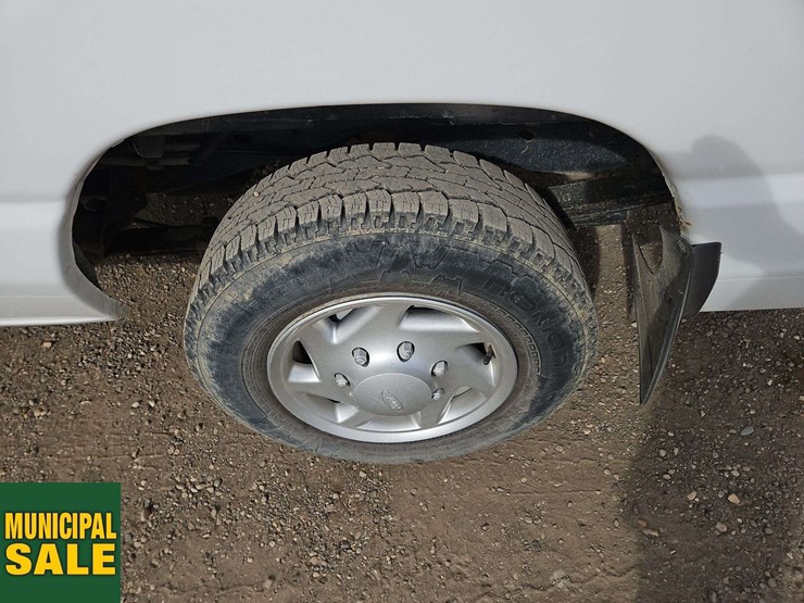 2014-ford-cargo-image-9