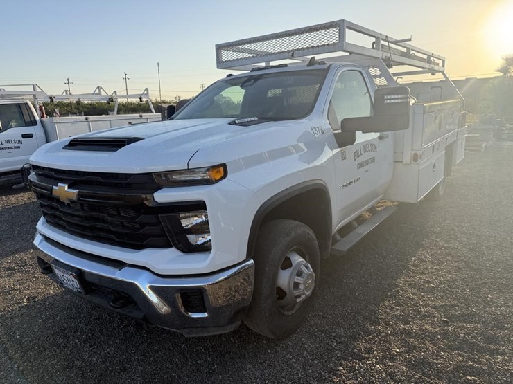 2025-chevrolet-3500-image-1