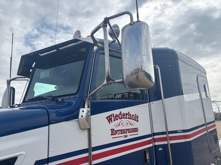 2014-peterbilt-384-image-10
