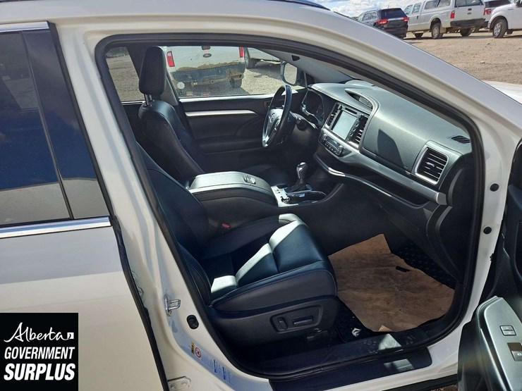2019-toyota-highlander-hybrid-image-19