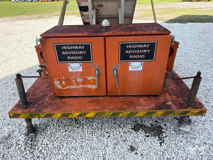 2006-automotive-transformation-solar-highway-advisory-radio-trailer-image-12