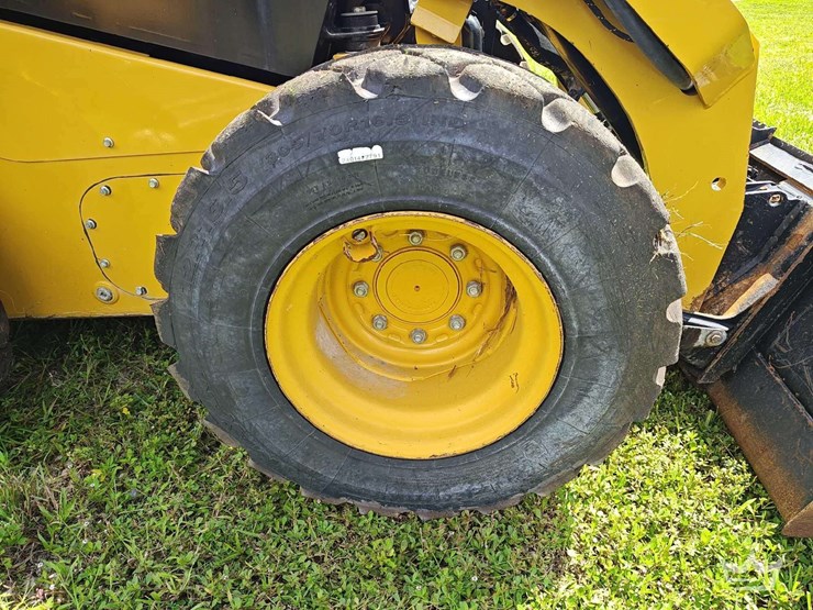 2024-caterpillar-246d3-image-24