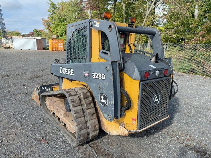 2013-deere-323d-image-3