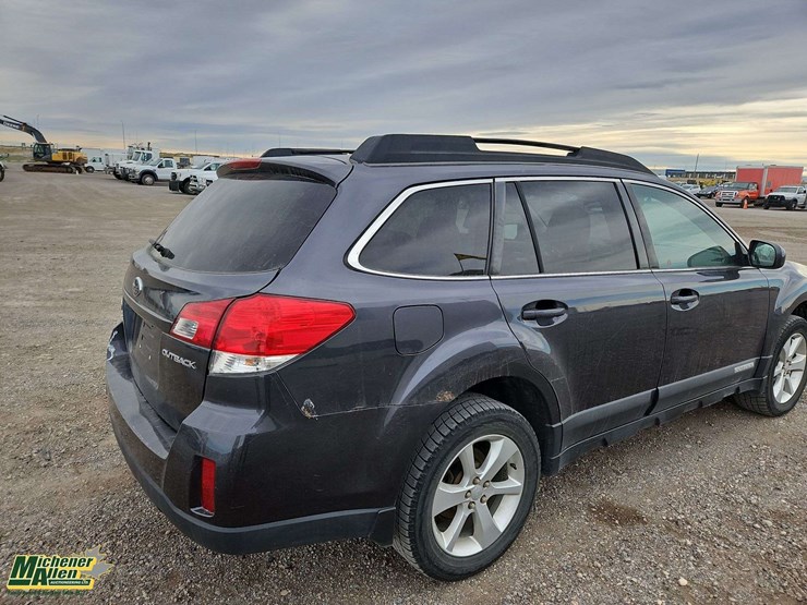 2011-subaru-outback-image-3