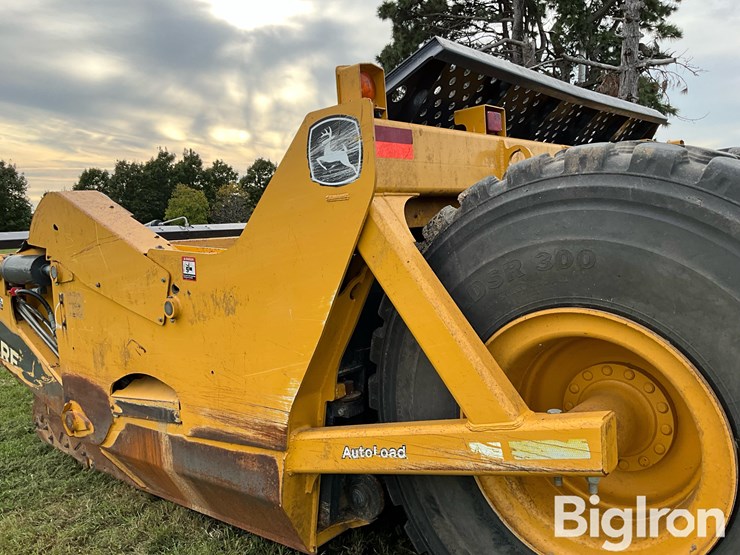 2021-deere-2412e-image-19