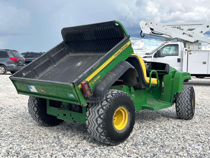 2017-john-deere-gator-image-3