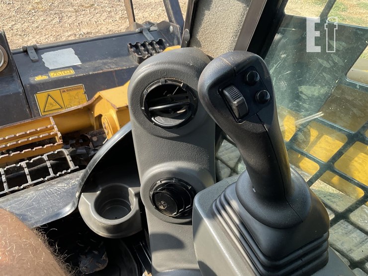 caterpillar-299d3-xe-land-management-image-11