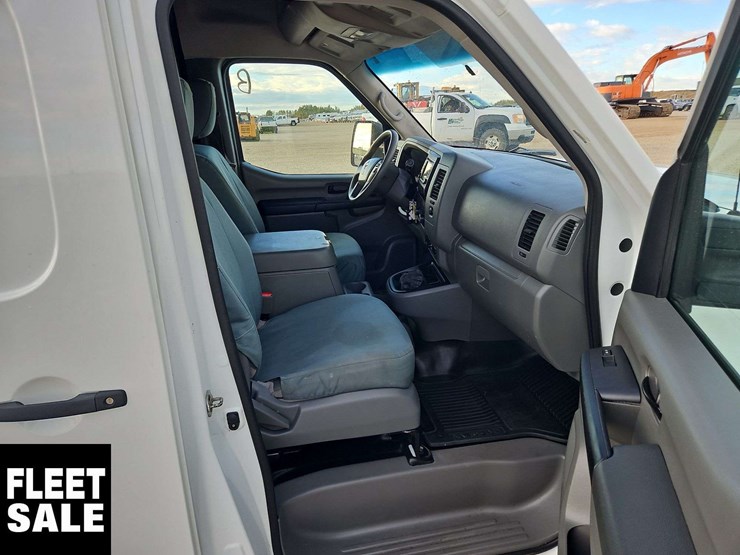 2019-nissan-nv3500hd-image-25