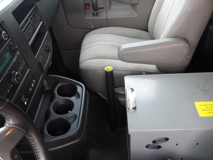 2017-chevrolet-express-2500-image-20