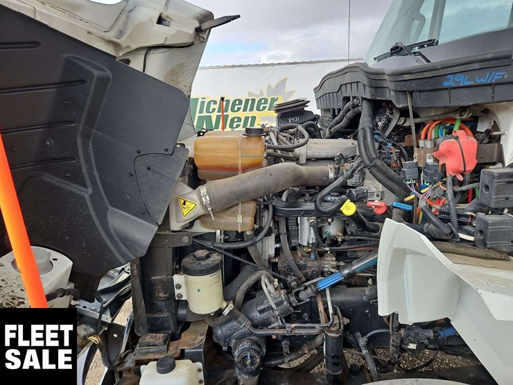 2015-international-durastar-4400-image-23