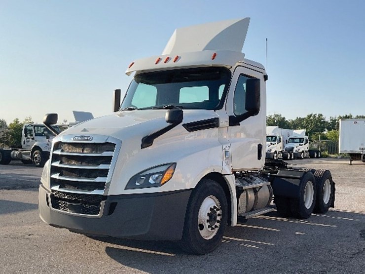 2019-freightliner-cascadia-126-image-1