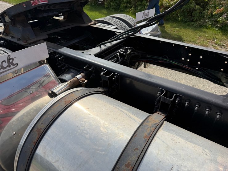 #1625-•-2006-mack-vision-cxn613-day-cab-image-30