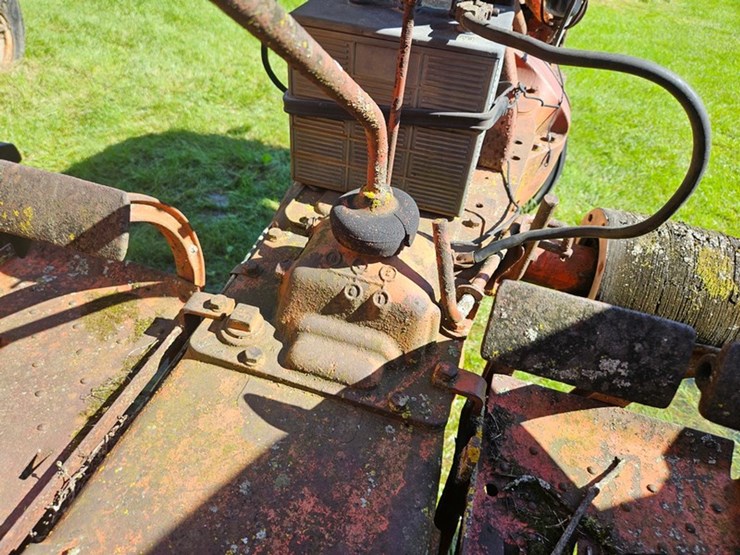 #2528-•-cockshutt-f3-tractor-image-23