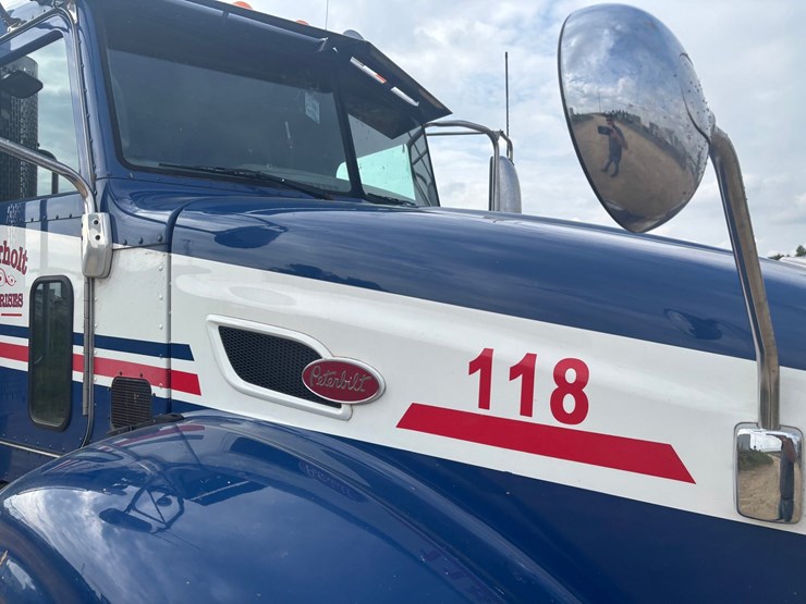 2014-peterbilt-384-image-26