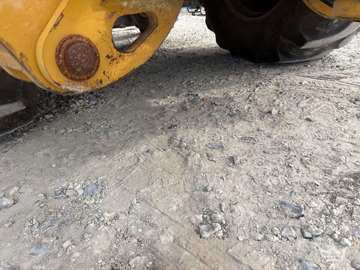 2015-caterpillar-420f2-it-image-5
