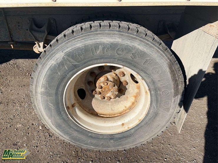 2005-international-durastar-4300-image-10