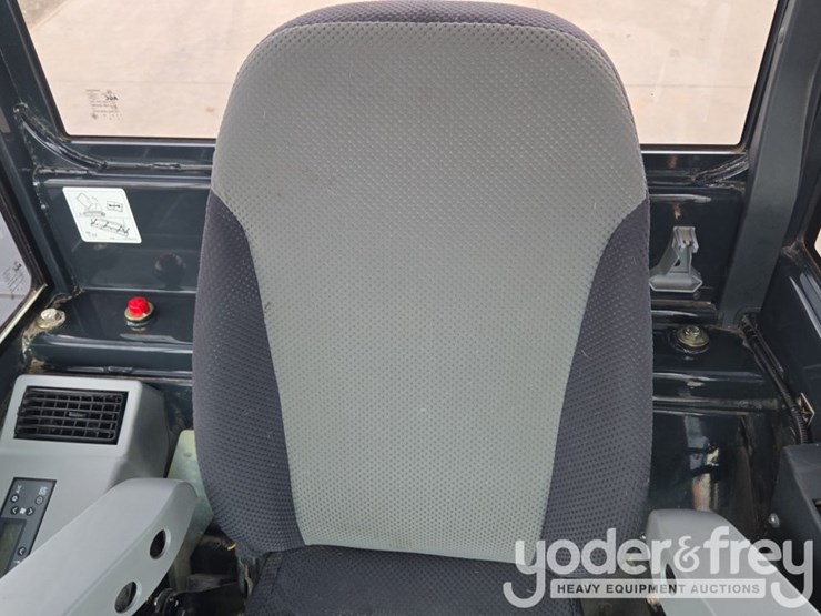 2020-deere-60g-image-51