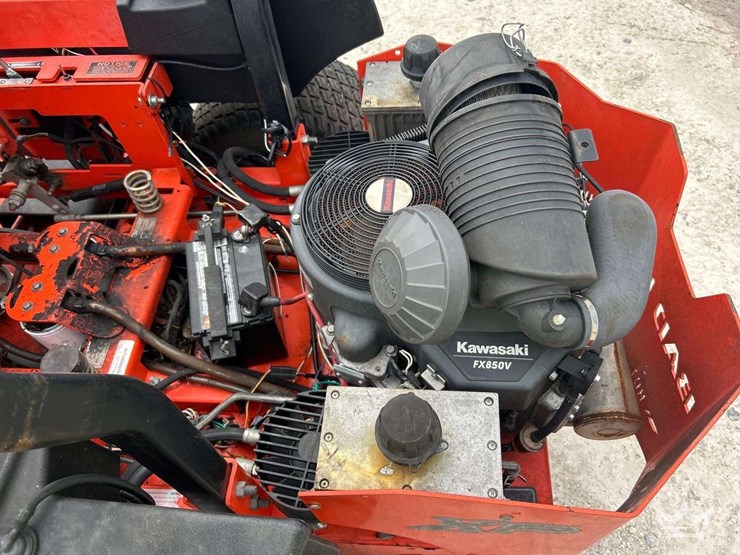 2017-bad-boy-outlaw-xp-61in-commercial-zero-turn-mower-image-5