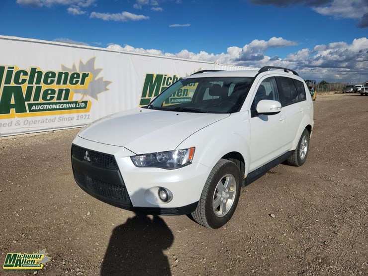 2010-mitsubishi-outlander-image-1