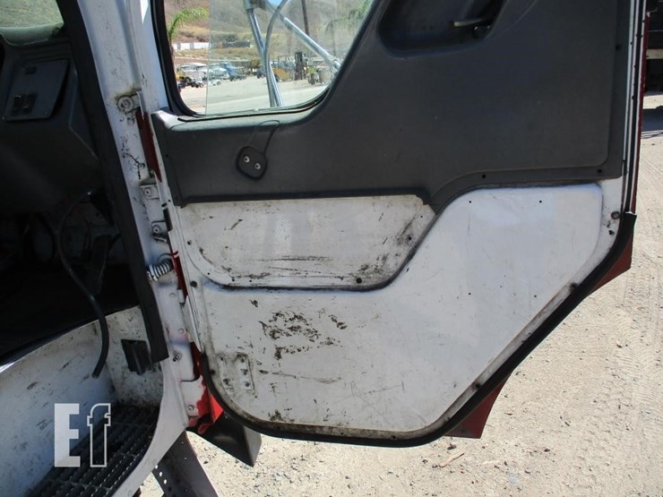 2005-freightliner-condor-image-14