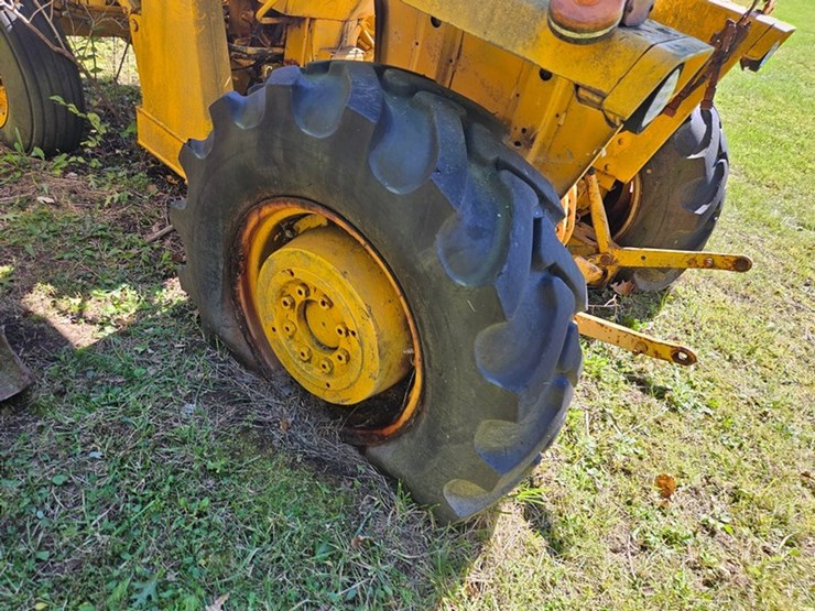 #2532-•-massey-ferguson-80b-loader-tractor-image-29