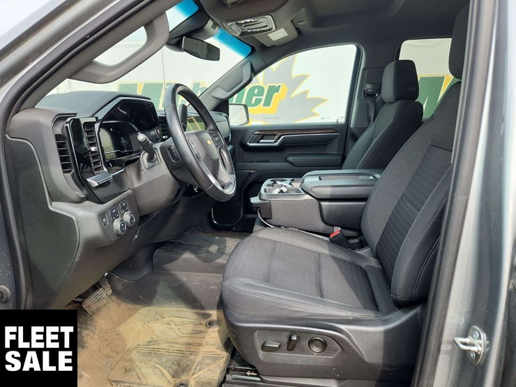 2023-chevrolet-silverado-1500-image-13