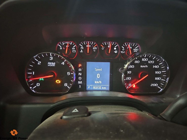 2016-chevrolet-silverado-2500hd-image-16
