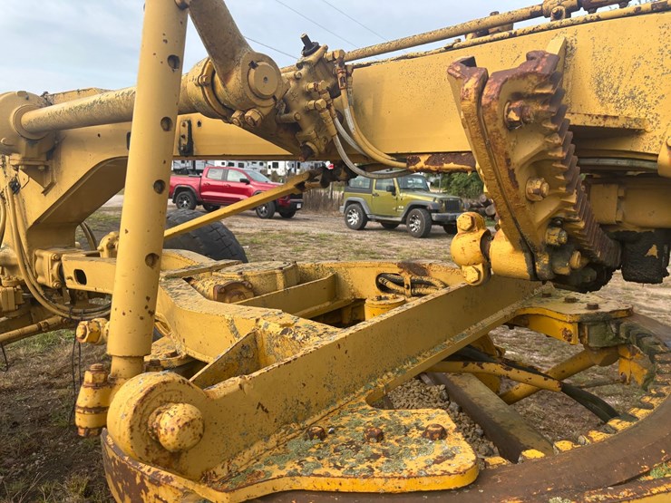 caterpillar-12-image-13