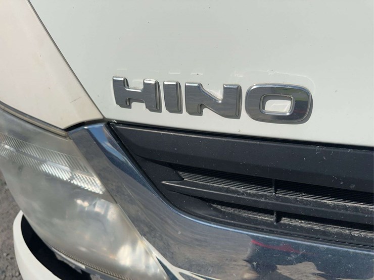 2015-hino-195-image-13
