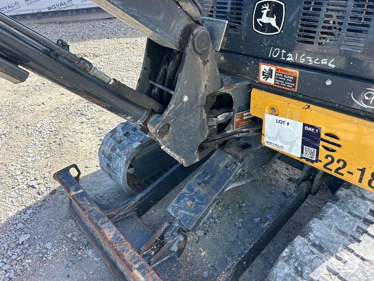 2017-deere-26g-image-23