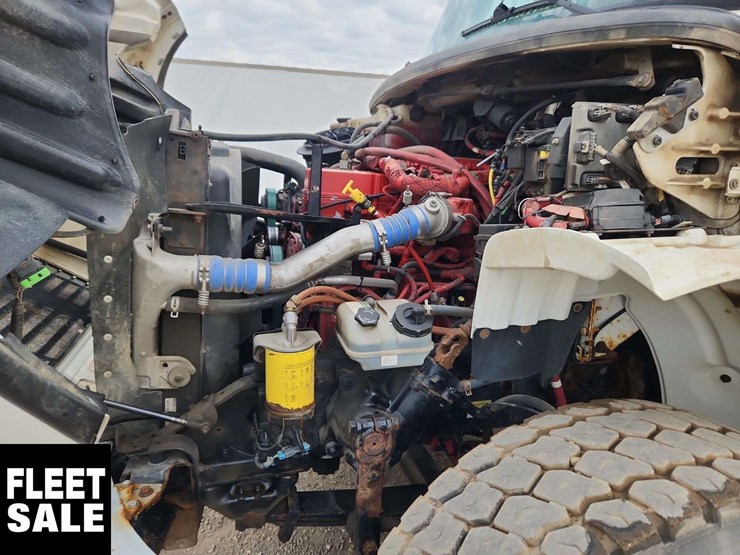 2014-freightliner-m2-106-image-28