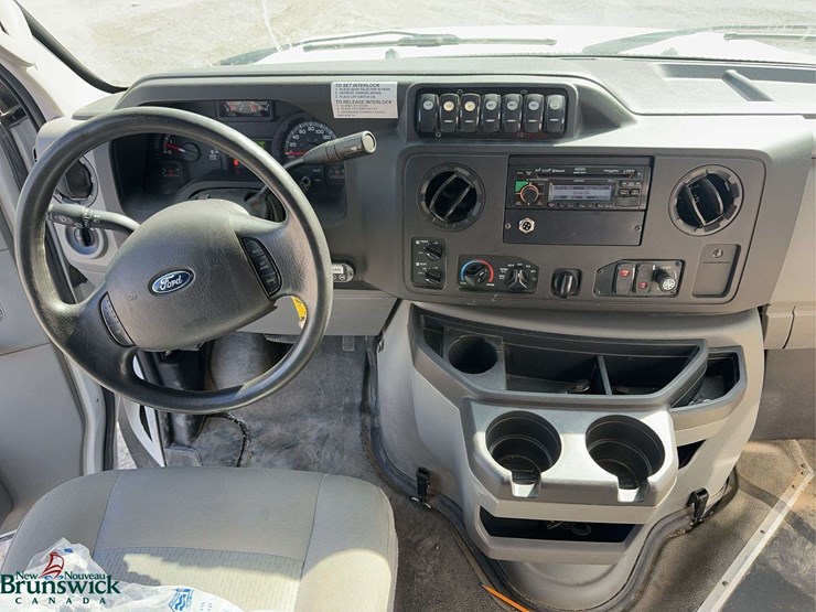 2014-ford-e450-image-26