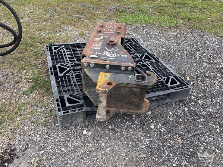 hydraulic-breaker-excavator-attachment-image-4