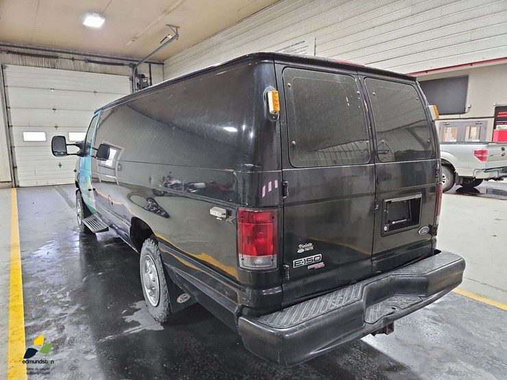 2013-ford-e150-image-3