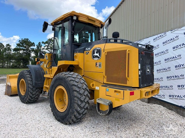 2022-john-deere-524-image-3