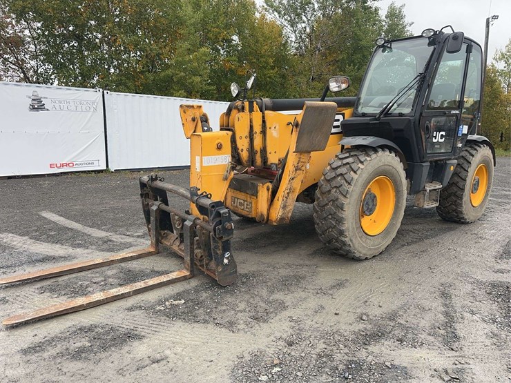 jcb-550-170-image-1