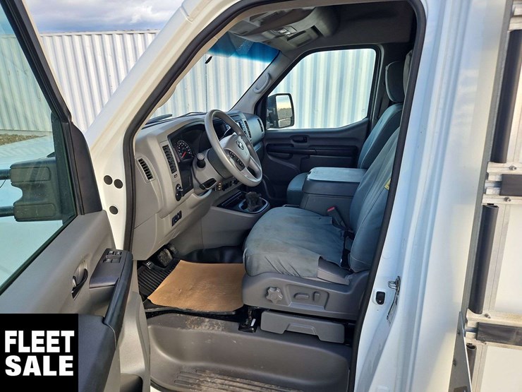 2019-nissan-nv3500hd-image-15