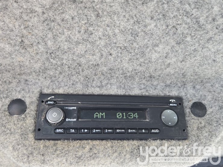 2019-deere-744k-image-68