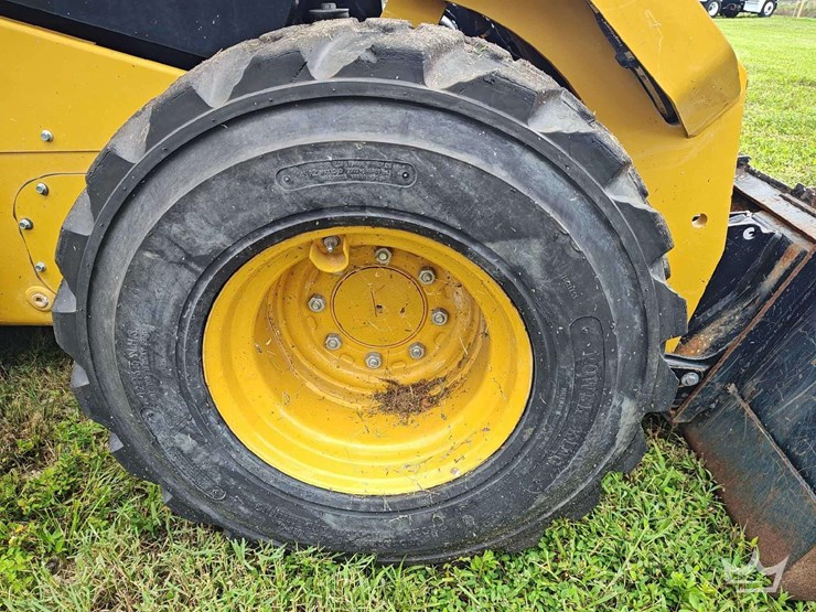 2023-caterpillar-246d3-image-7