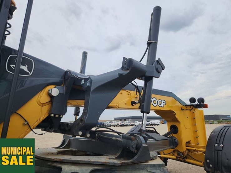 2012-deere-770gp-image-42