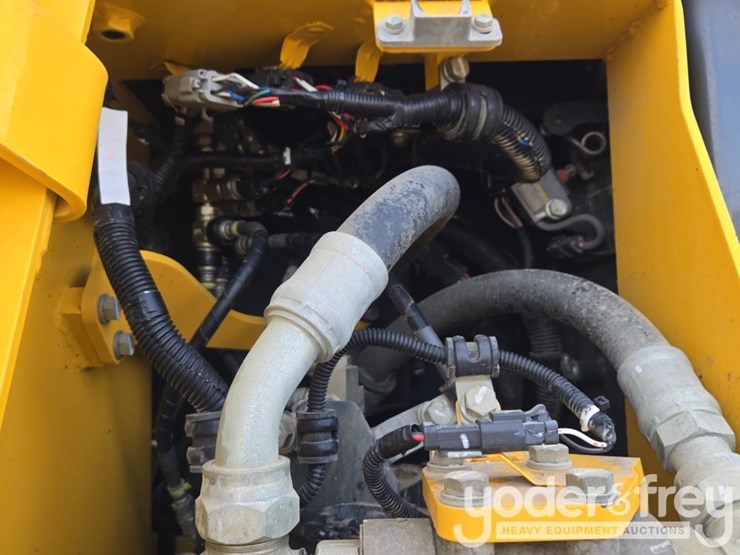 2023-komatsu-d61px-24-image-36