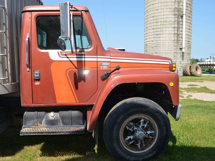 1979-international-grain-truck-image-5