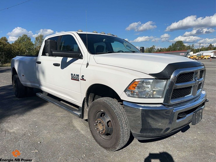 2018-ram-3500-slt-image-3